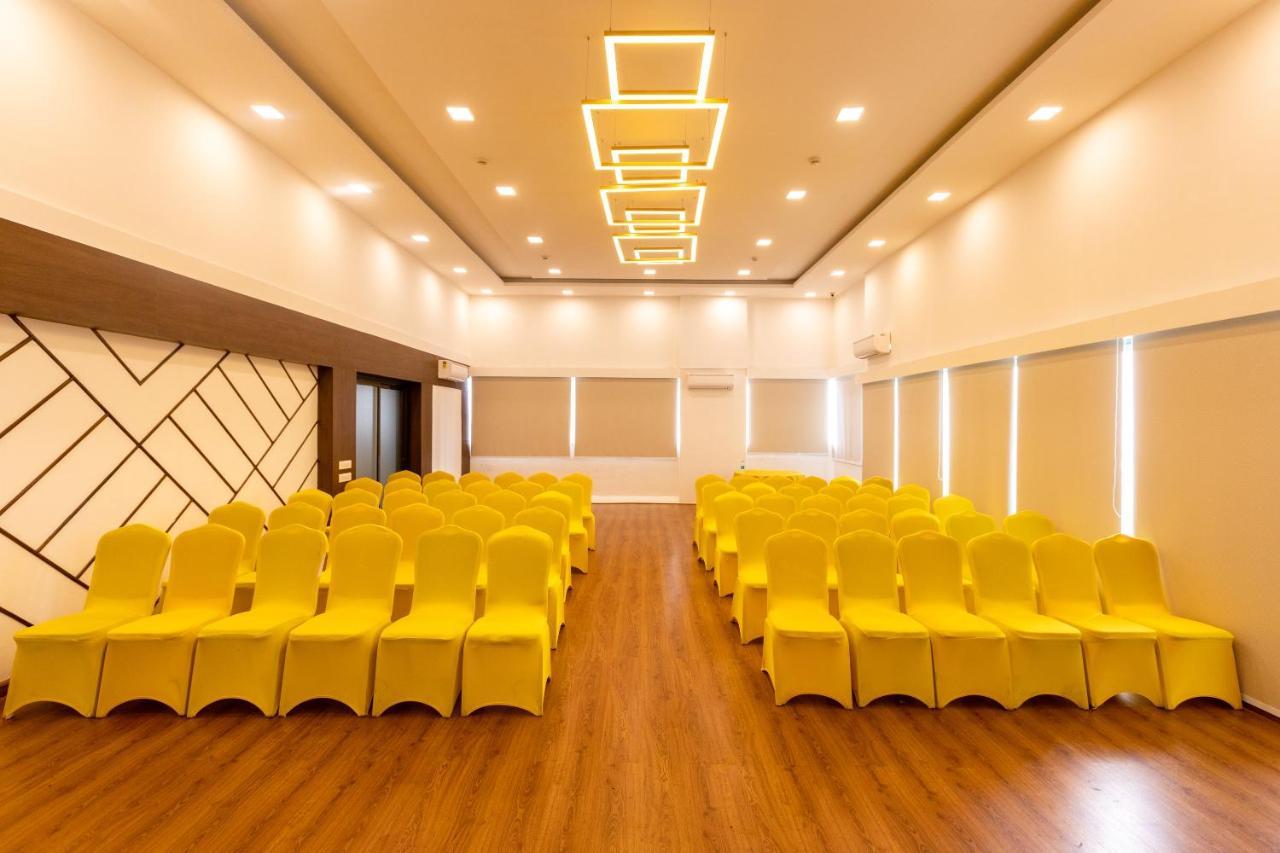 Clubhouse Nami Residency, Ahmedabad Hotel Kültér fotó