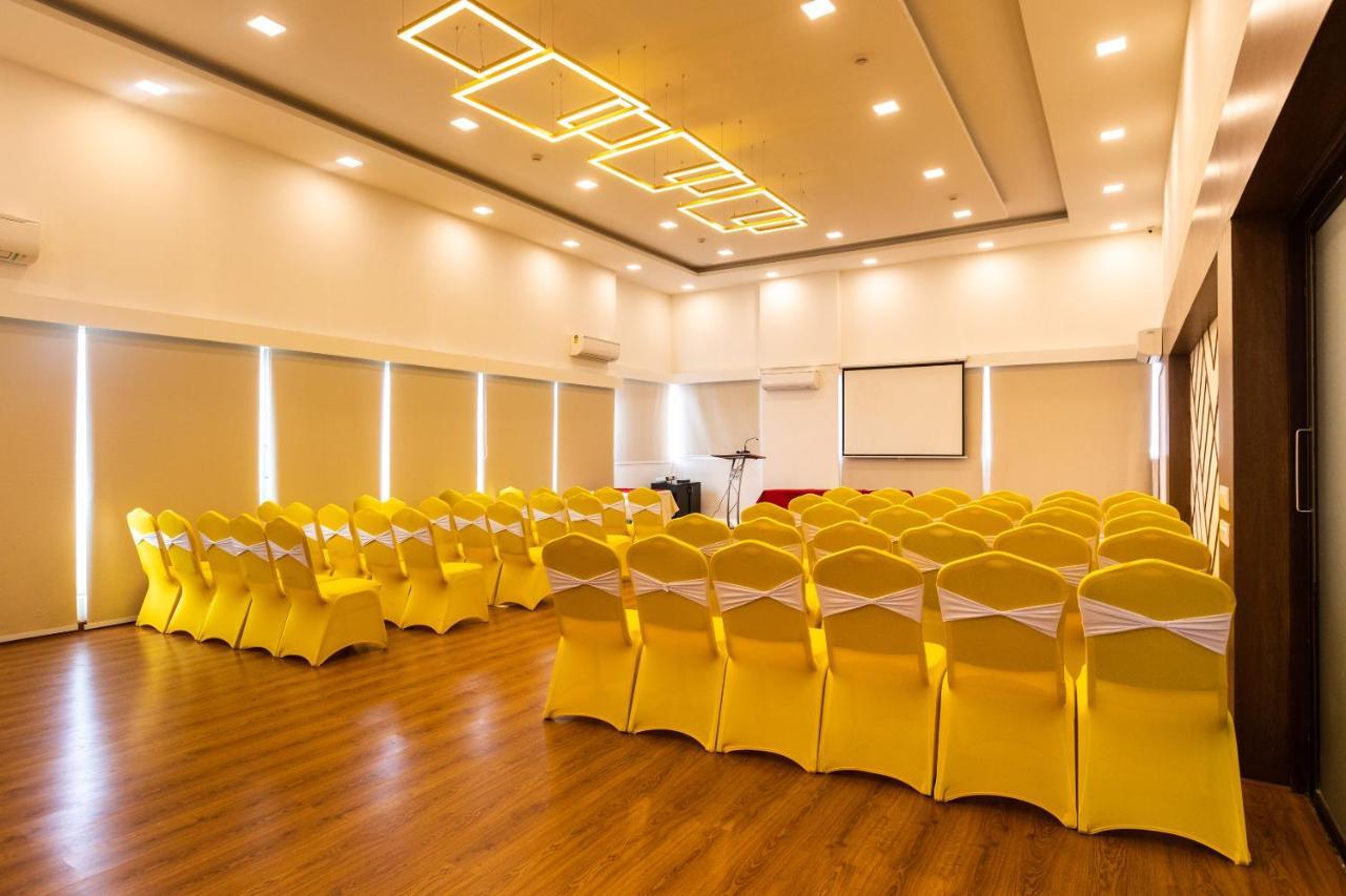 Clubhouse Nami Residency, Ahmedabad Hotel Kültér fotó