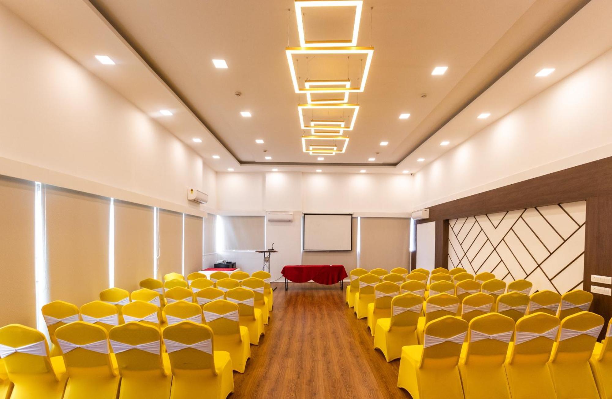 Clubhouse Nami Residency, Ahmedabad Hotel Kültér fotó