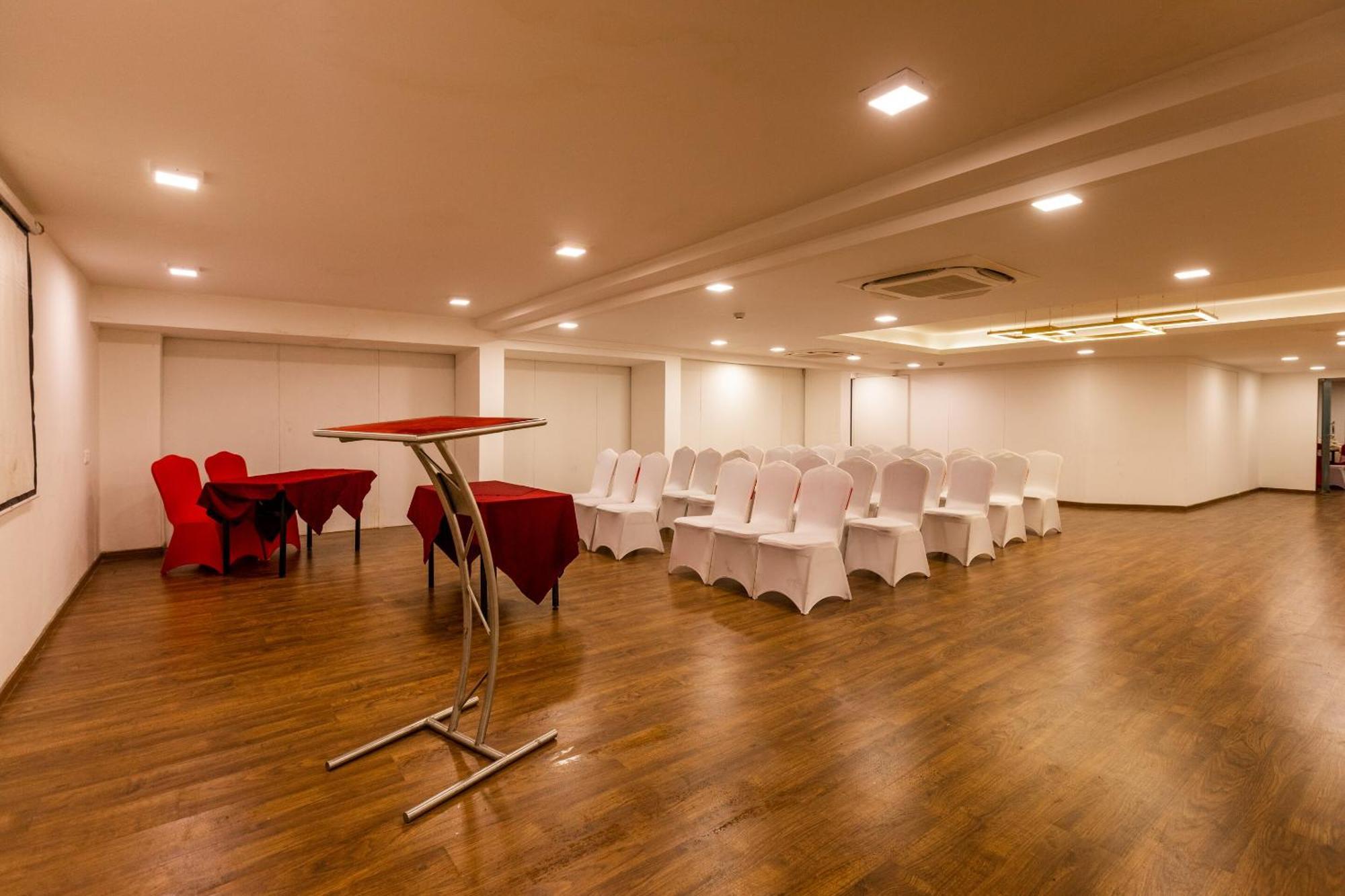 Clubhouse Nami Residency, Ahmedabad Hotel Kültér fotó