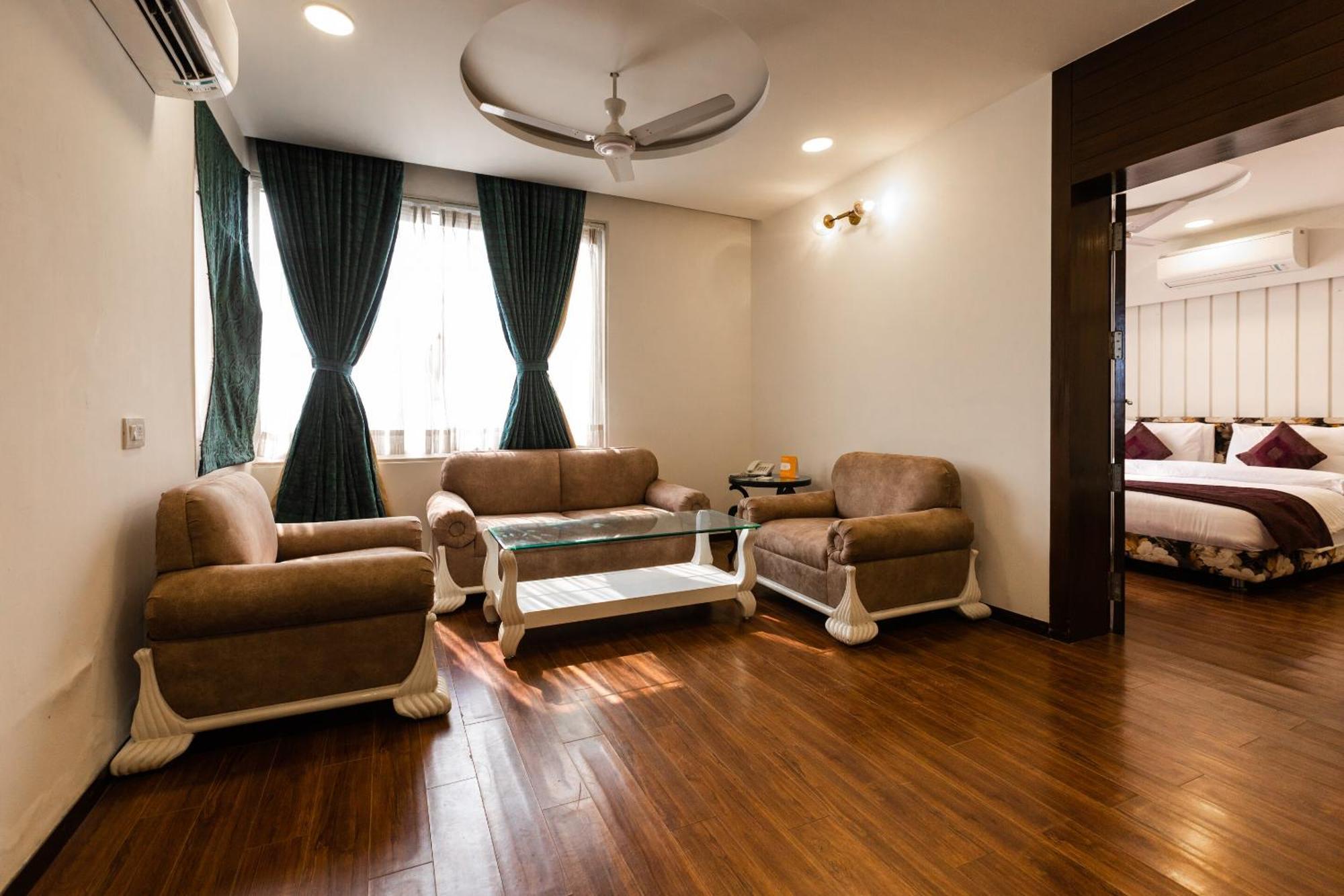 Clubhouse Nami Residency, Ahmedabad Hotel Kültér fotó