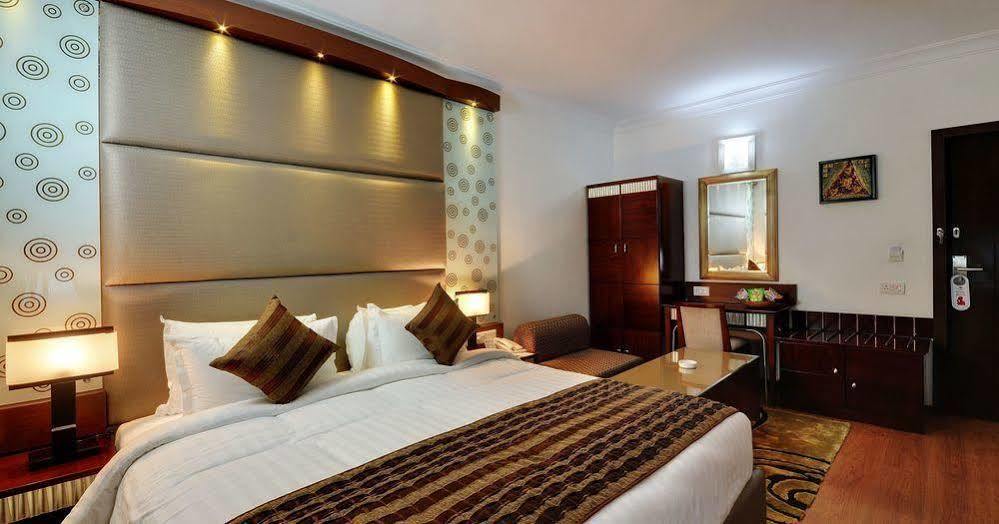 Clubhouse Nami Residency, Ahmedabad Hotel Kültér fotó