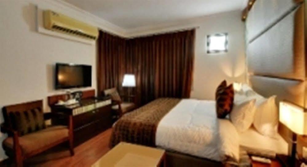 Clubhouse Nami Residency, Ahmedabad Hotel Kültér fotó