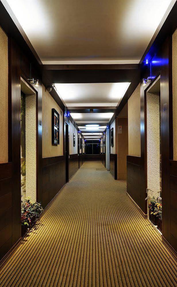 Clubhouse Nami Residency, Ahmedabad Hotel Kültér fotó